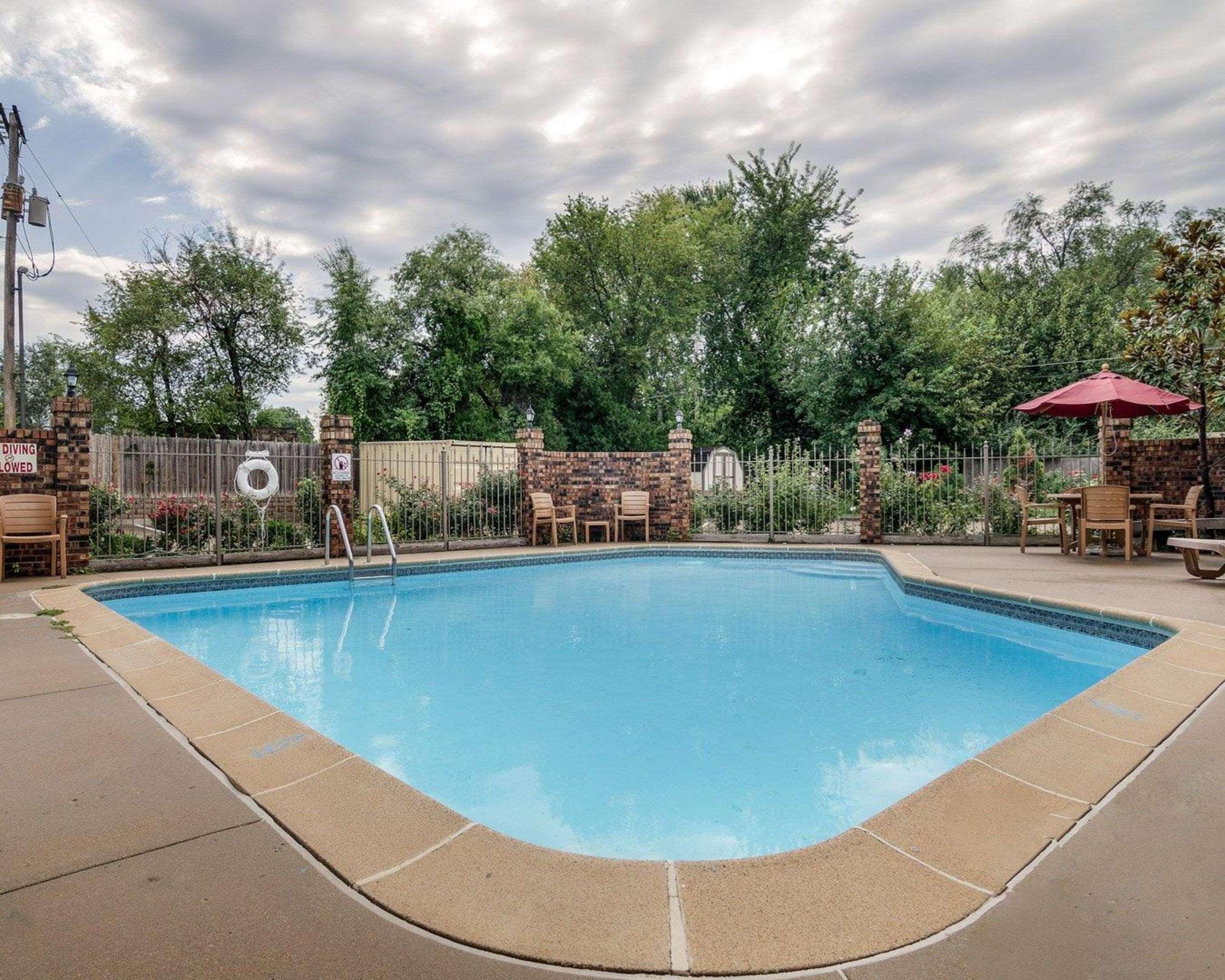 Econo Lodge University Lawrence Kültér fotó